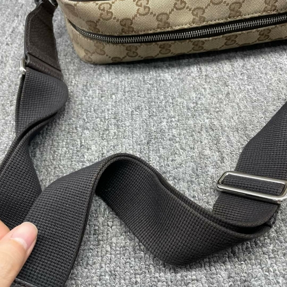 100% Authentic Gucci One Shoulder Messenger Bag 585-101524 - Picture 9 of 15